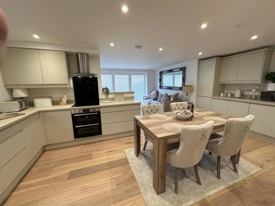 2Bed Ground Floor Flat + Garden Apartment Sunningwell Bagian luar foto